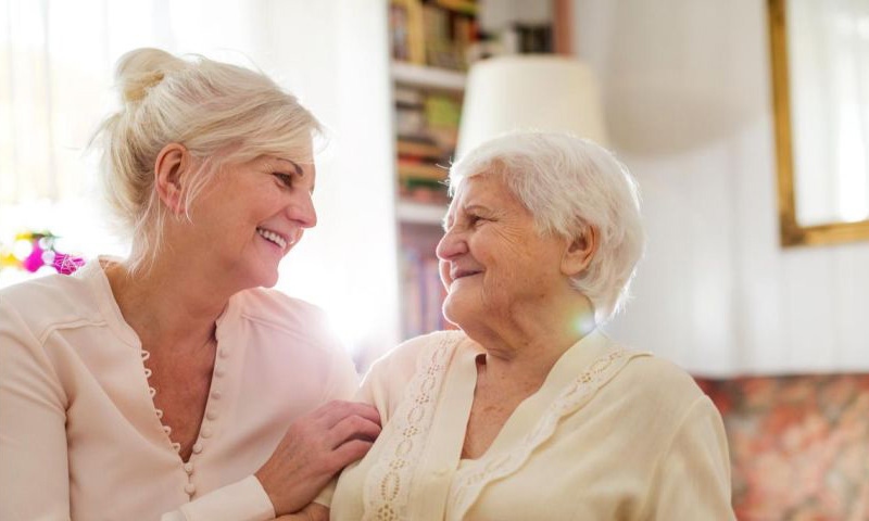Daily Living Aids for People with Alzheimer’s & Caregivers